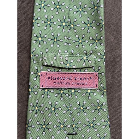 Vineyard Vines 100% Silk Tennis Print Tie Green Ball Racket Martha's Vineyard - Picture 2 of 3
